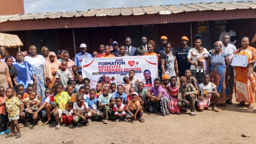 Côte d’Ivoire : Secours d'urgence/ La Jeune Chambre Internationale de Toumodi fait former les femmes du grand marché par les services du Centre de Protection Civile